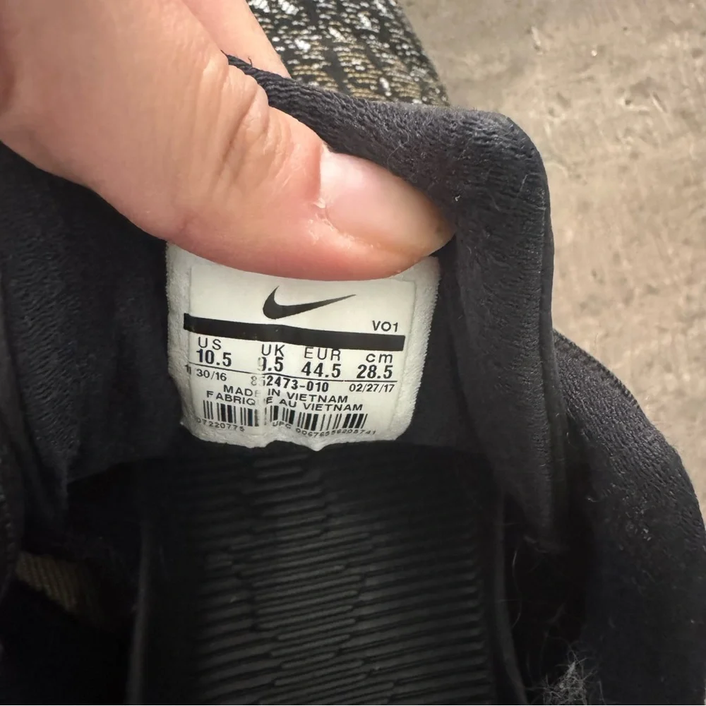 Nike Mamba Instincts in Black and Gold - Picture 5 of 5